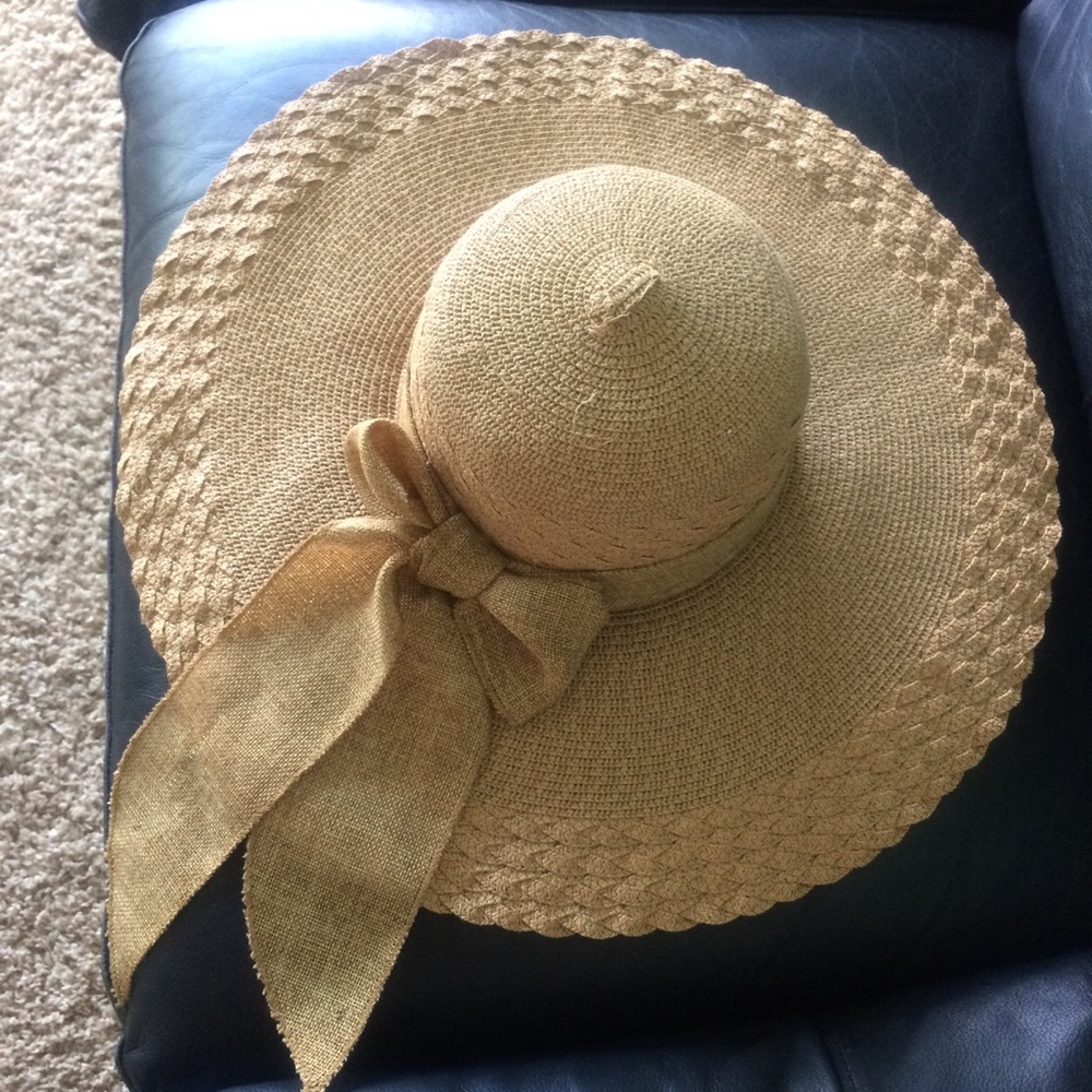 FREE With Bundle Hat